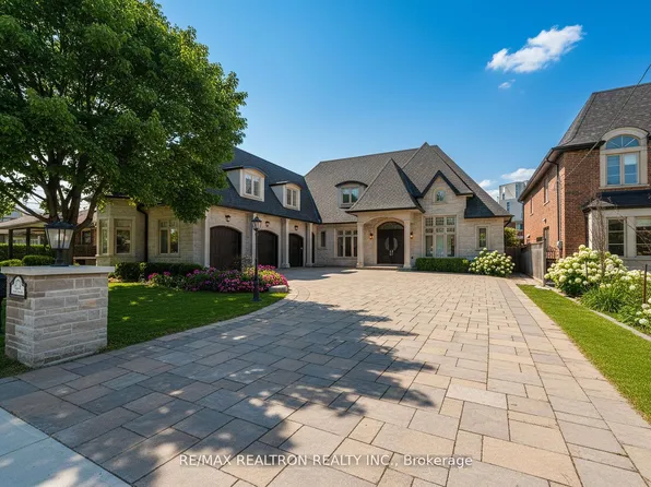 223 Crestwood Rd, Vaughan, ON L4J 1A8