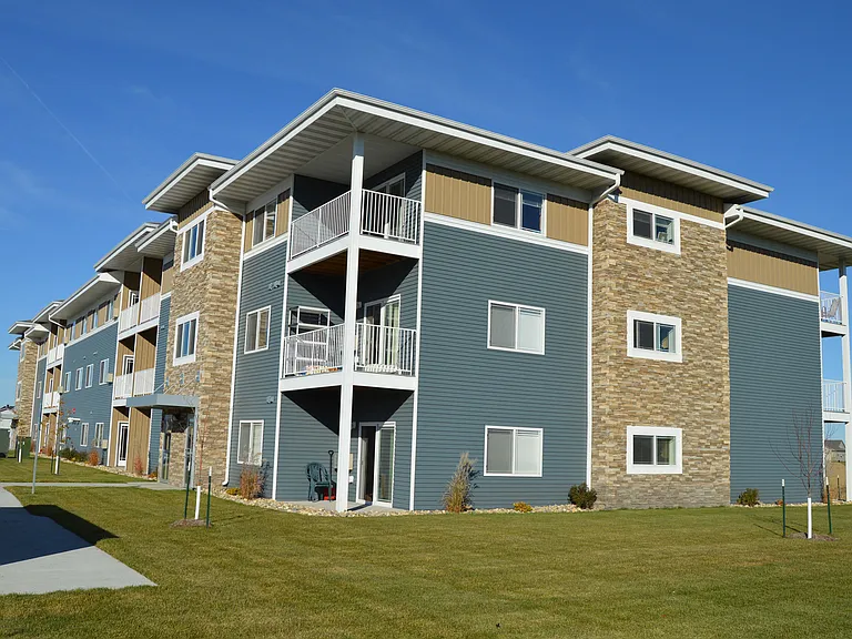 Moorhead, MN Sandy Creek Apartments | Exterior