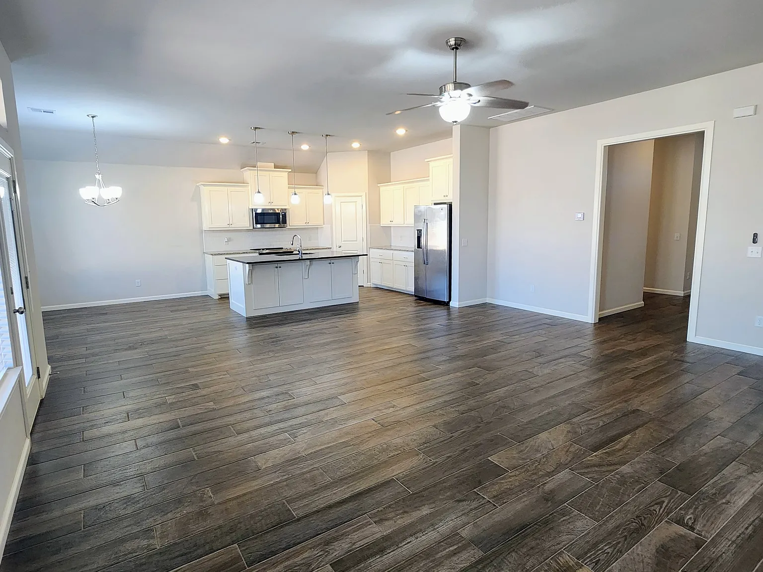 4 bed, 1987 sqft, $2,500 — Photo 3