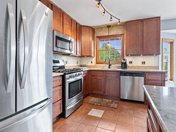 5th image of 10337 Banyan Dr