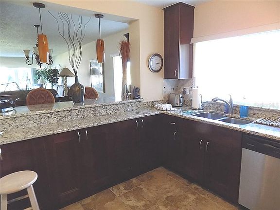 4th image of 100 Bluff View Dr APT 214A