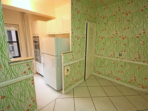 2nd image of 65 Park Ter E APT C29