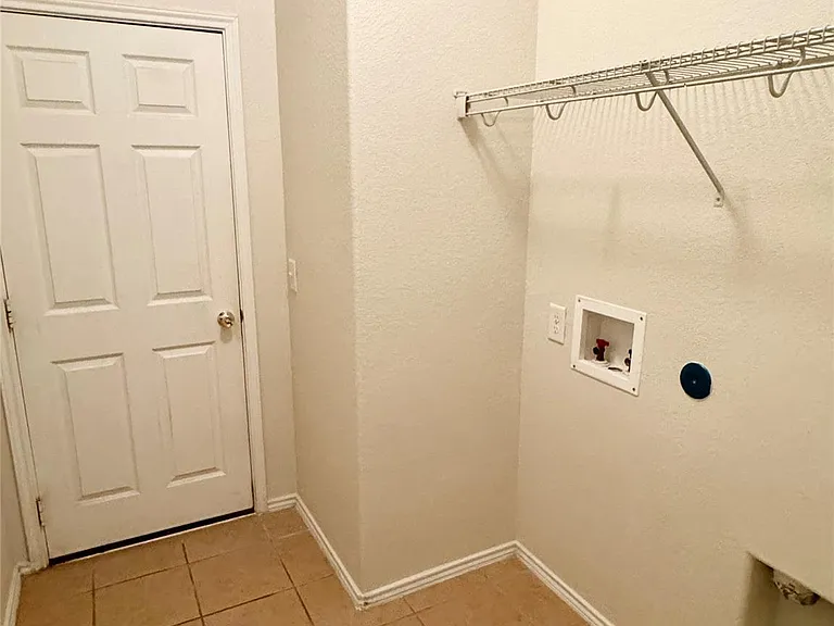 1331 S Maple Dr — Photo 21