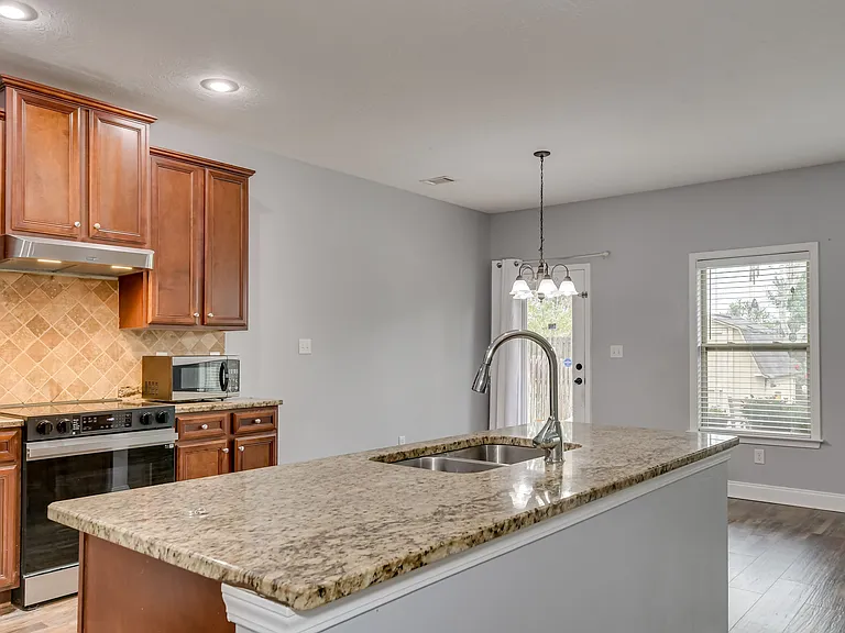 805 Erika Ln — Photo 34