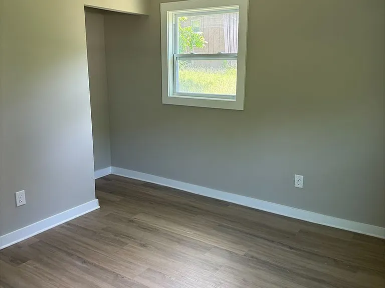 982 Webb Cir — Photo 6