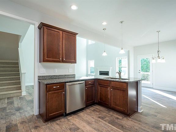 3rd image of 35 Rock Oak Ct