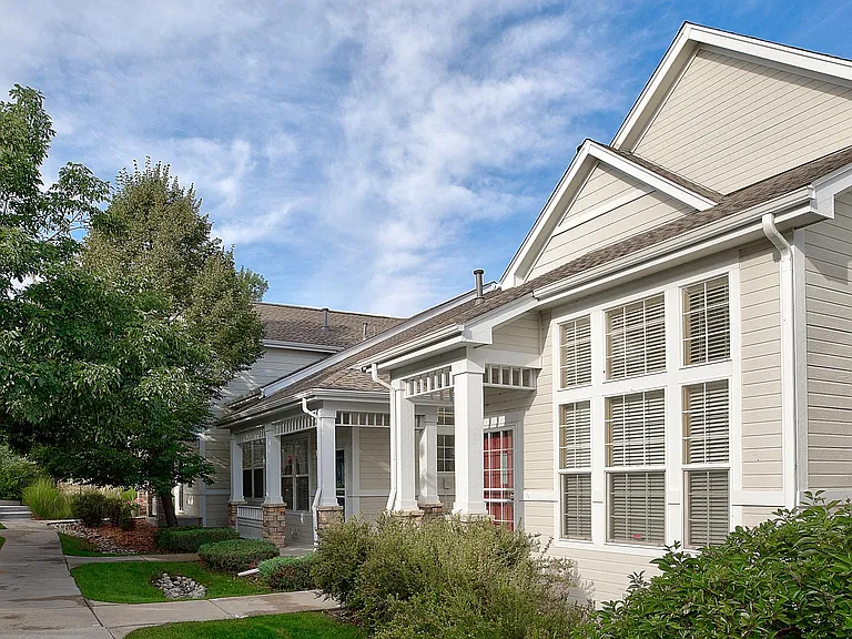 8300 Fairmount Dr — Photo 2