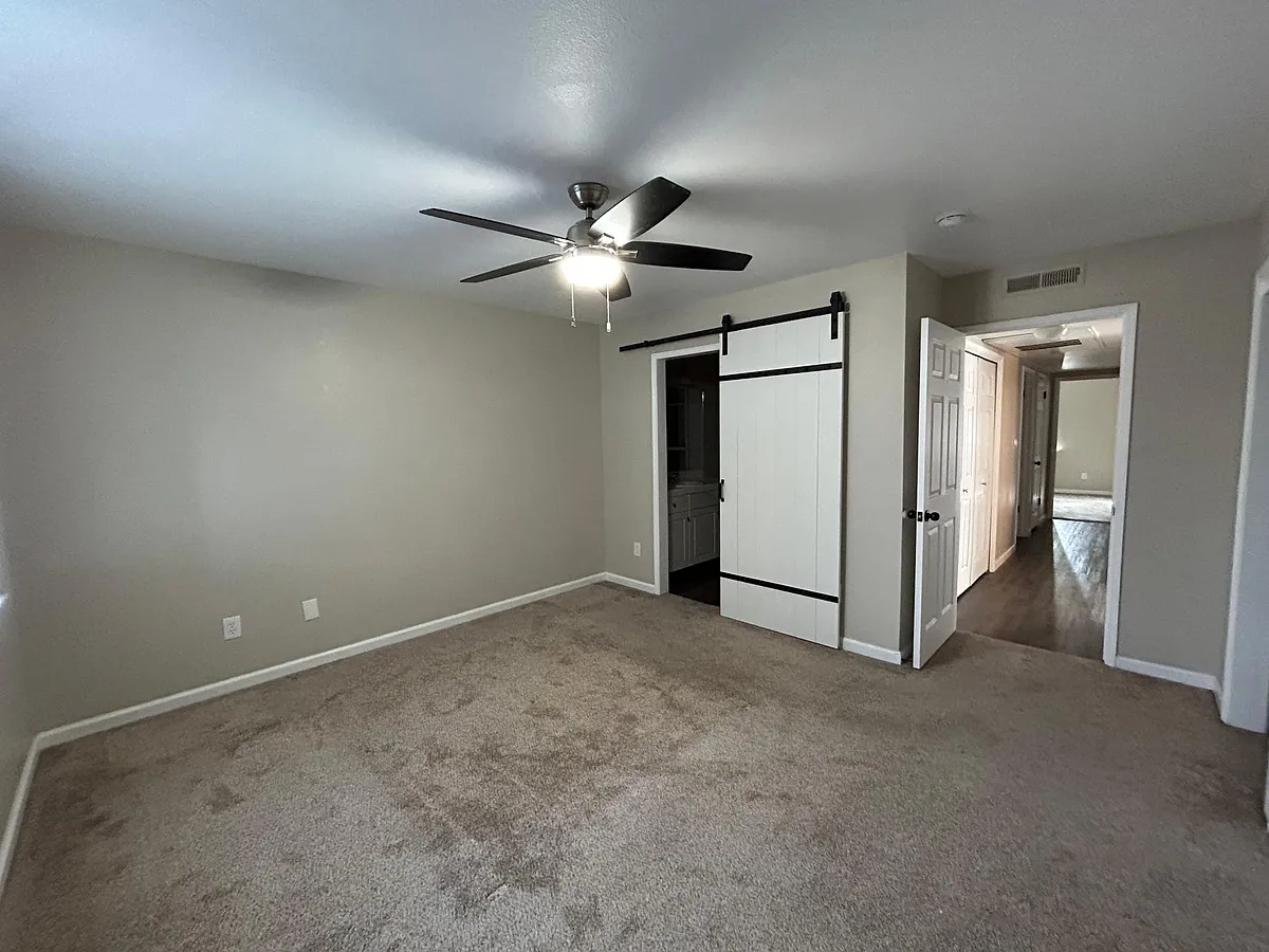 Building Photo - 175 N Pollasky Ave #204