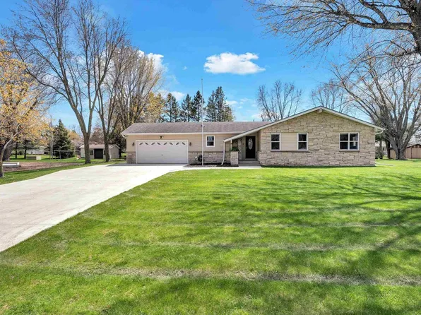 309 W Cedar St, Abbotsford, WI 54405