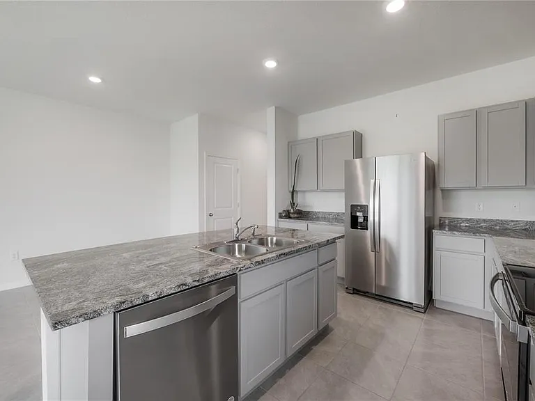 16701 Maude Dr — Photo 11