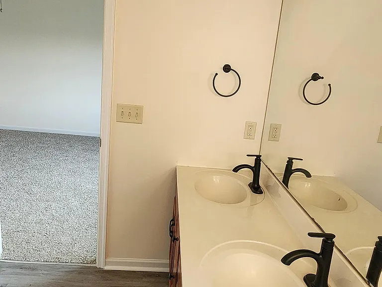 6341 Creekbend Dr — Photo 28