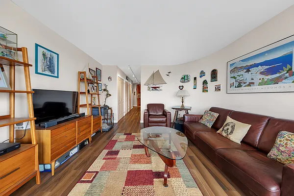 Rented by R New York | media 2