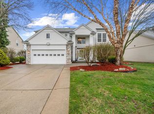 1042 Equestrian Dr, South Lyon, MI 48178