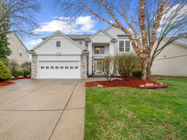 1042 Equestrian Dr, South Lyon, MI 48178
