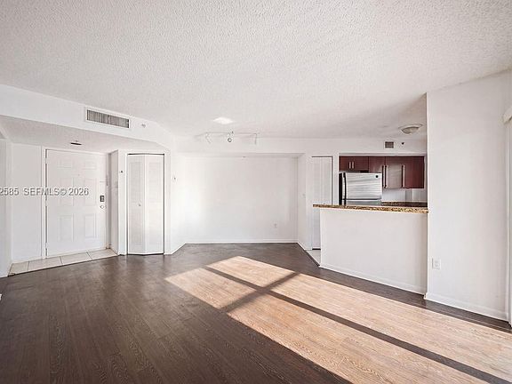 4th image of 771 N Pine Island Rd APT 205