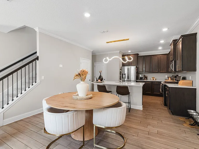 330 Greenway Ln — Photo 9