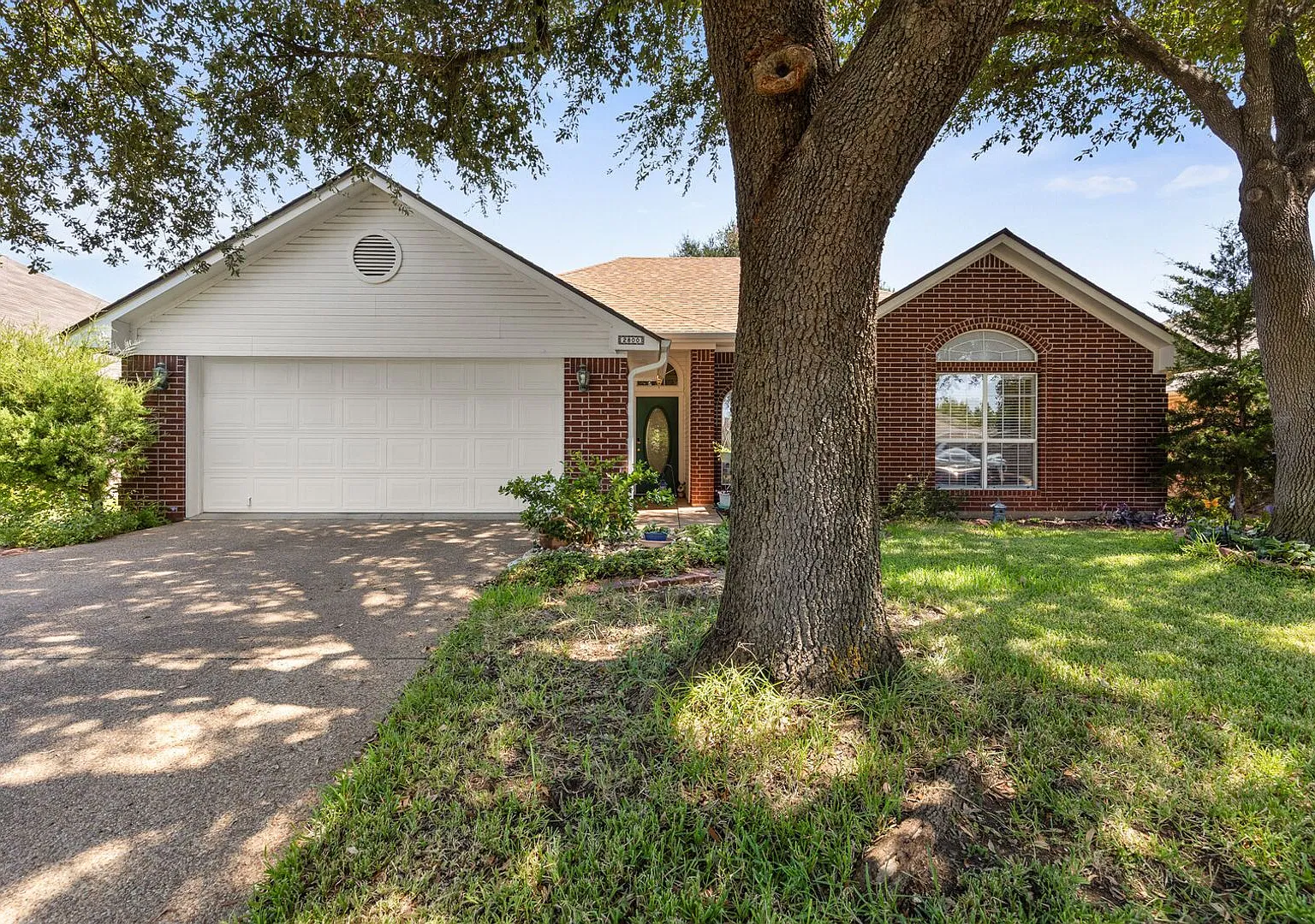 Great 3 Bedroom 2 Bath Home in Midway ISD! — Photo 1