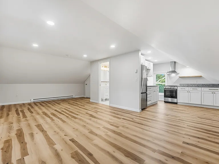 22 Vernon St #3 — Photo 7