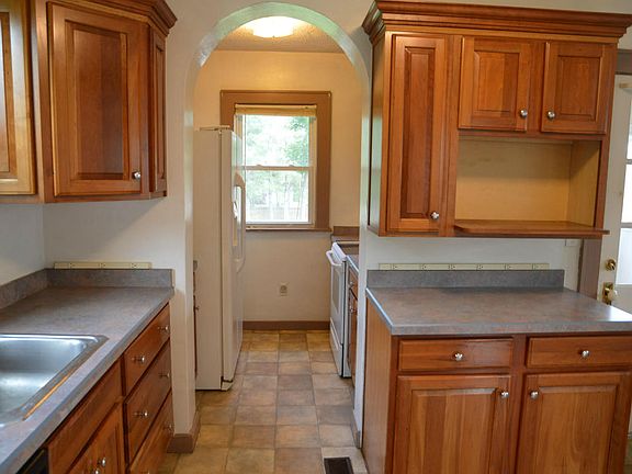 5th image of 2240 Pleasant Hill Dr