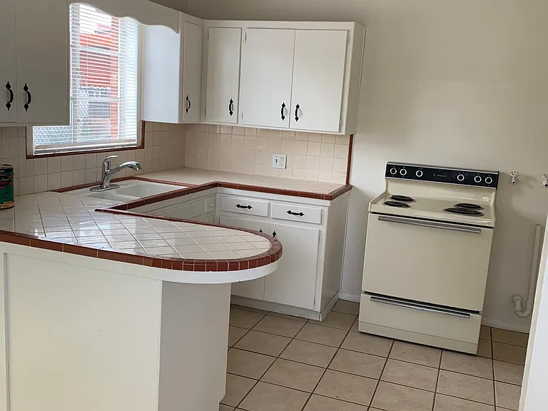 3460 E Glenn St — Photo 3