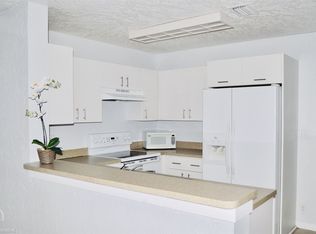 2840 S Edgehill Ln, Cooper City, FL 33026