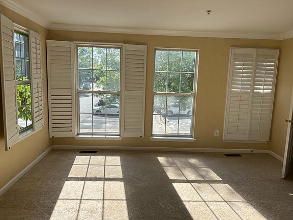 4th image of 258 Market St E #258A