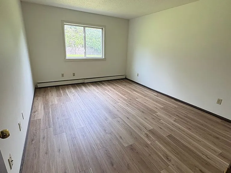 791 Russell Rd — Photo 6