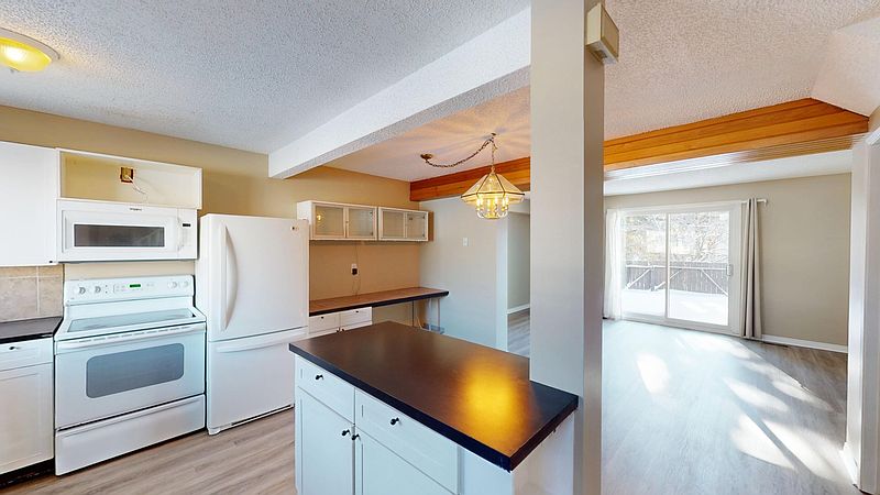 Calgary Townhouse for rent - 3 Bedrooms — photo 5