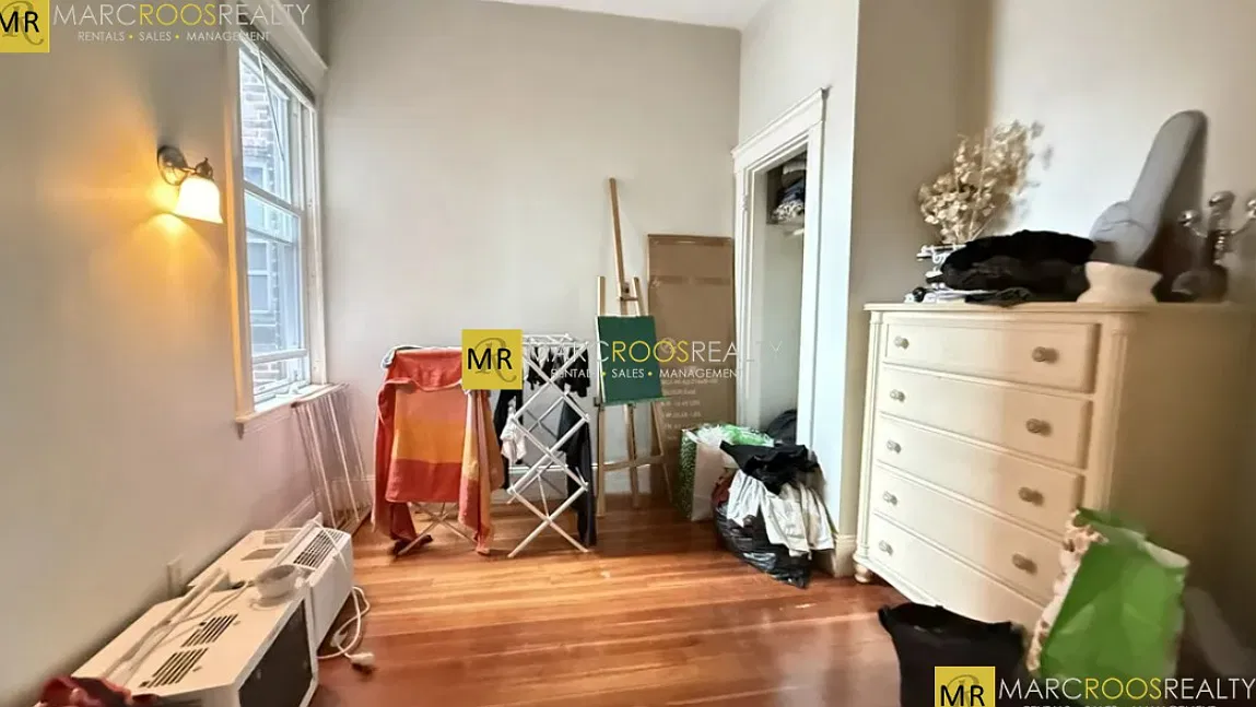 3 bed, 9999 sqft, $3,200 — Photo 3