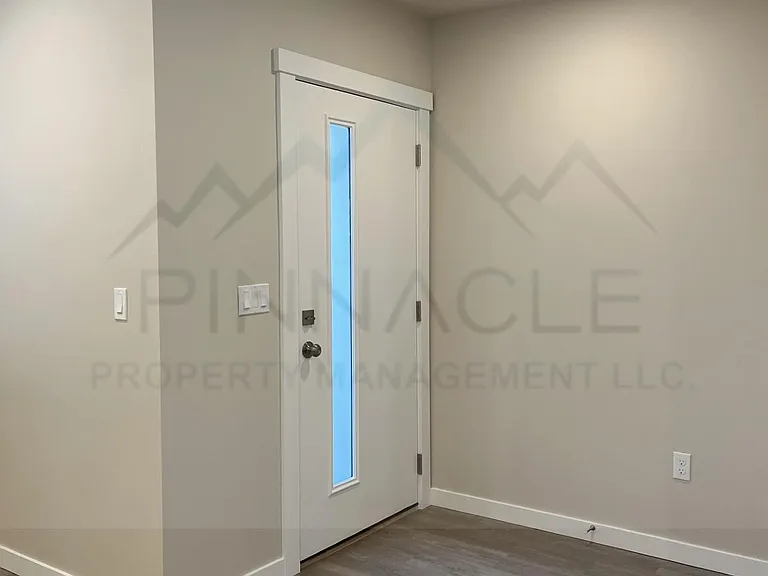 1001 W Yakima Ave #5 — Photo 8