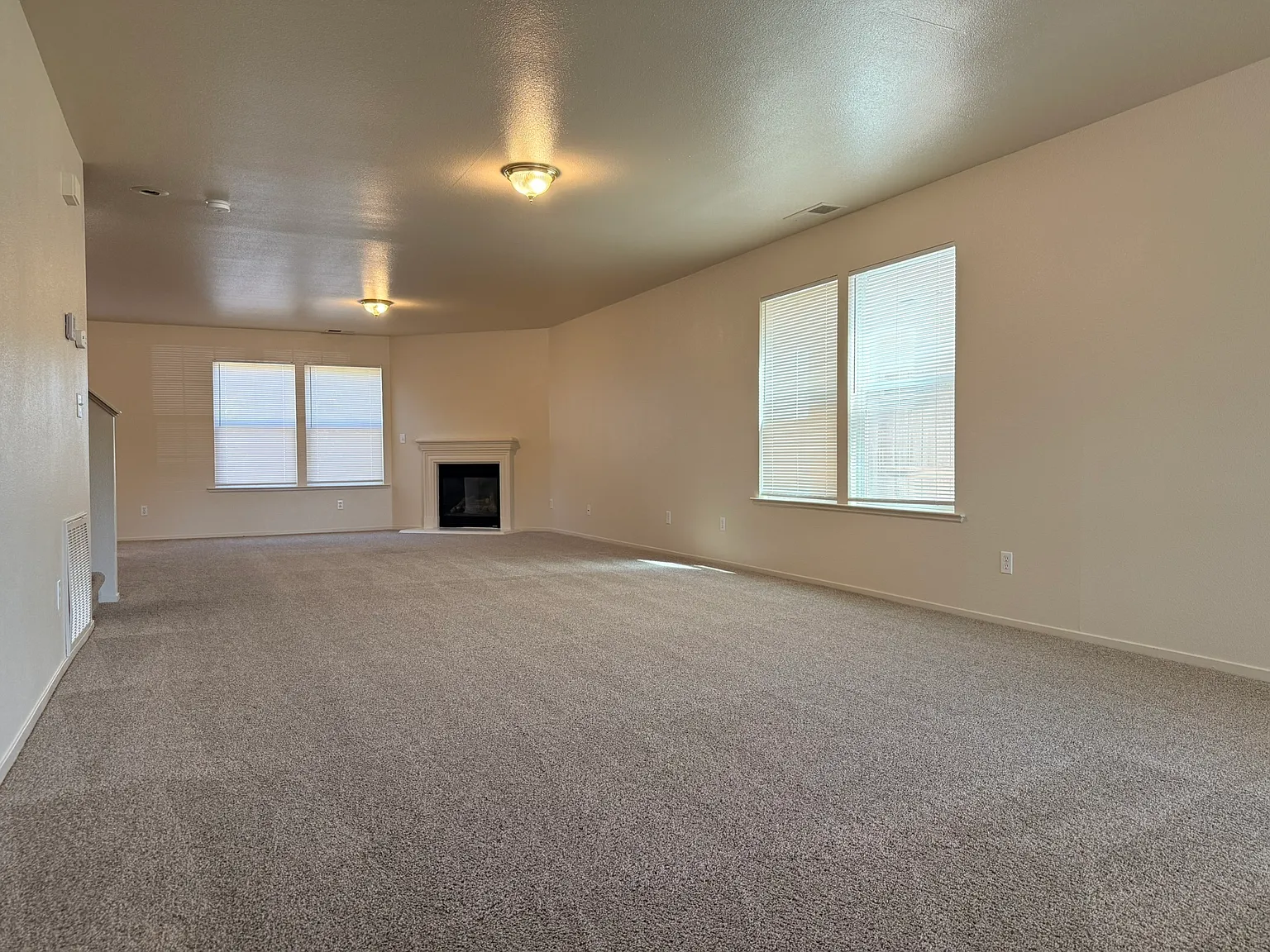3 bed, 2.5 bath, 2352 sqft, $2,200 — Photo 4