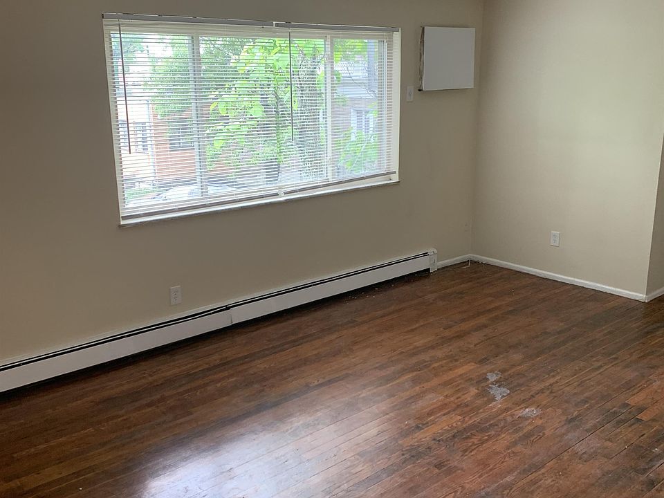 2nd image of 3553 Van Antwerp Pl Unit 7