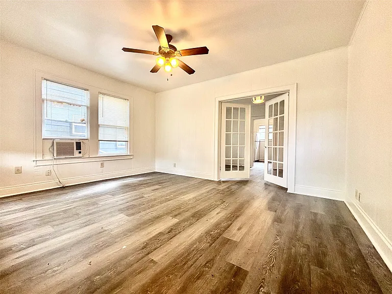1203 Leona St — Photo 3