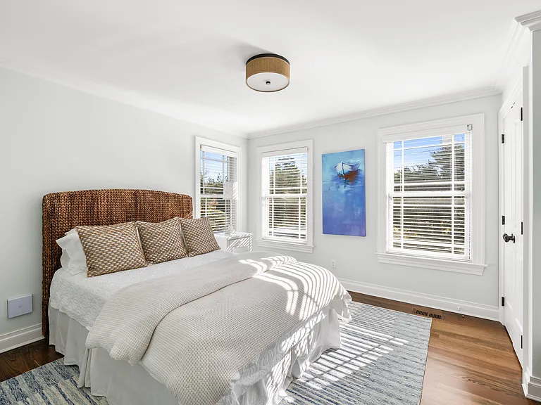 351 Kings Point Rd — Photo 13