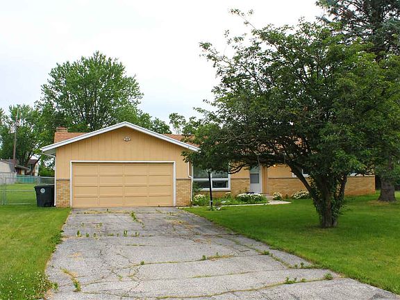 3rd image of 1325 Berkshire Dr