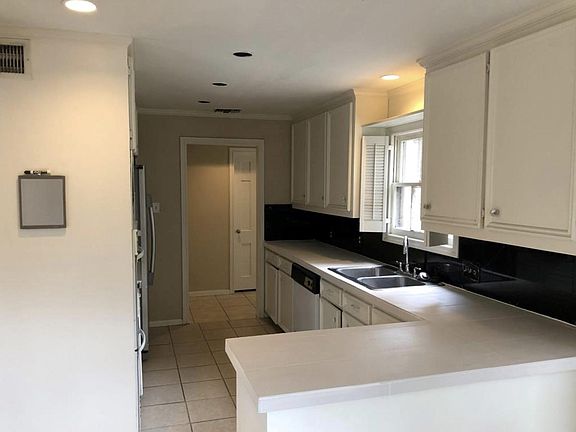 4th image of 2422 Wordsworth St