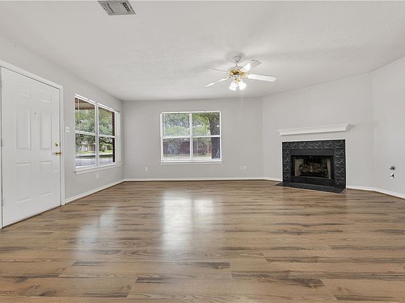 3rd image of 826 Azalea Ct