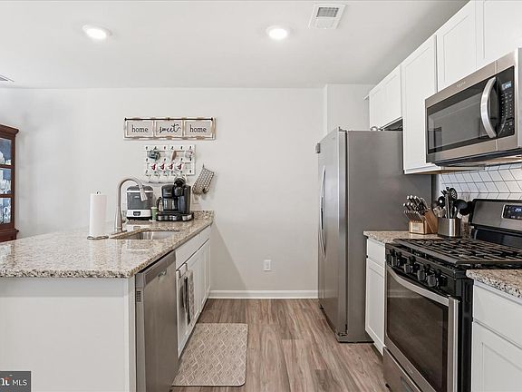 5th image of 21 Wilson Dr