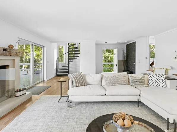 59 Whalebone Landing Rd, Southampton, NY 11968