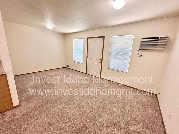 4th image of 1682 S Barlow Ln APT 103