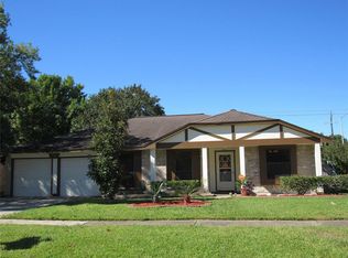 7631 Shoshone Dr, Baytown, TX 77521