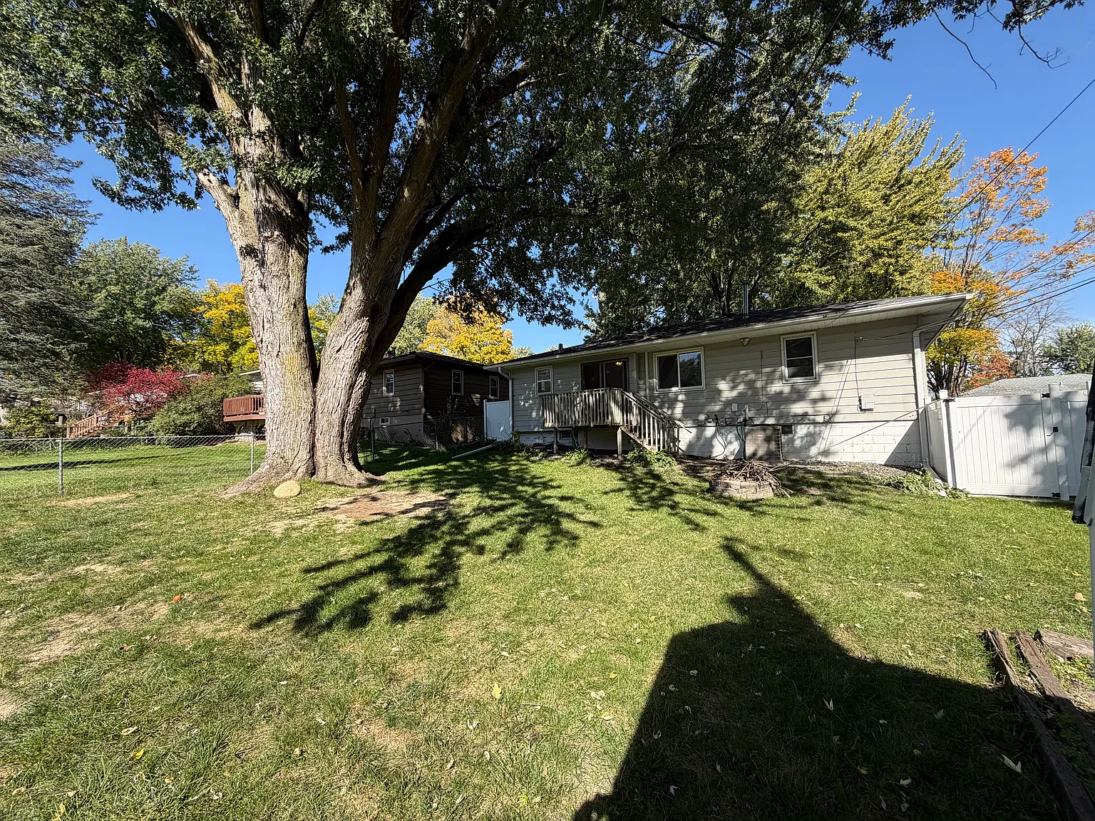 3 bed, 1725 sqft, $1,999 — Photo 2