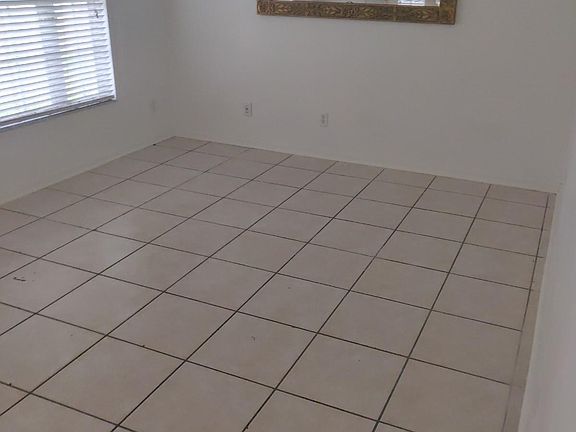 5th image of 513 Americana Blvd NW