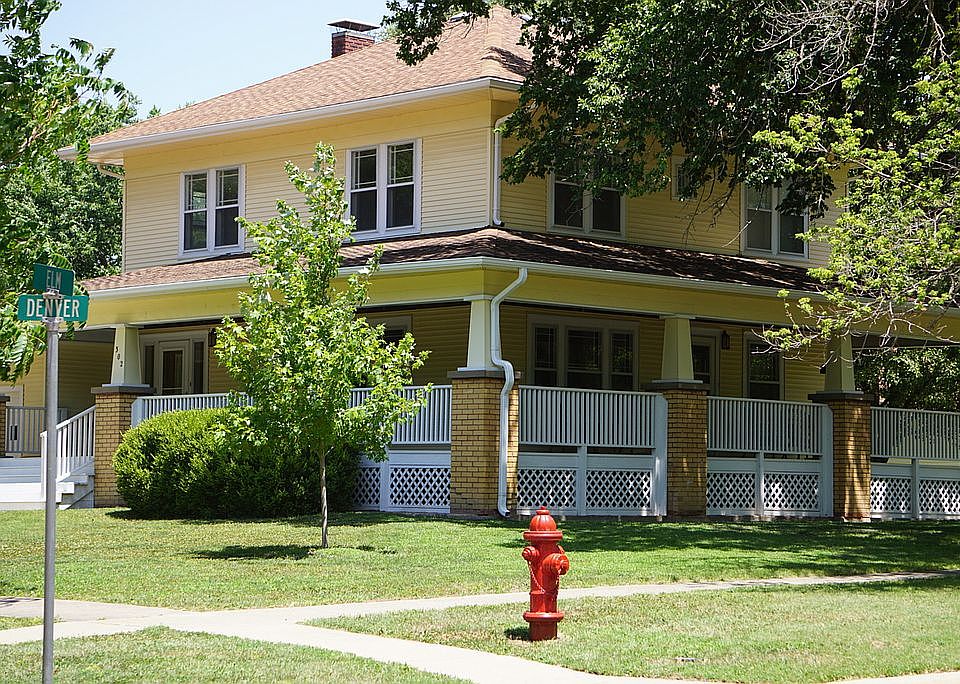 2nd image of 302 Elm St