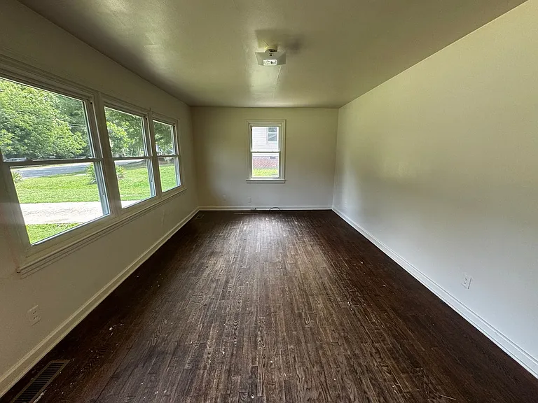 109 Felter St — Photo 5