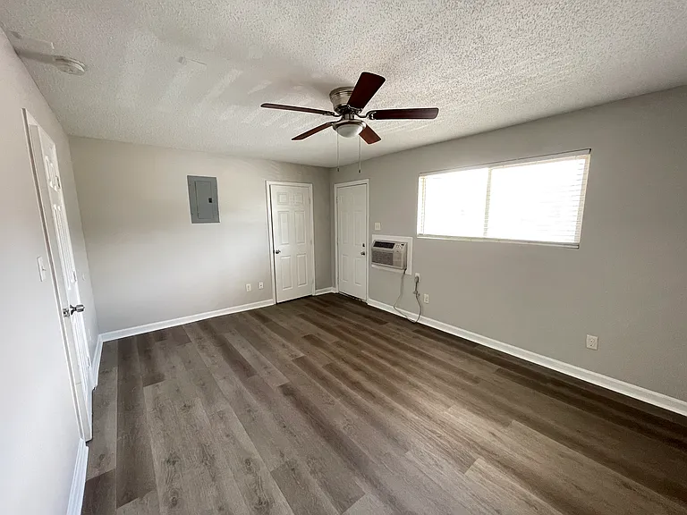 University Crossings Apartments — Photo 15