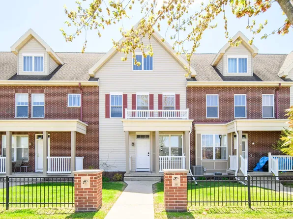 20 S Gardens Way, Fitchburg, WI 53711