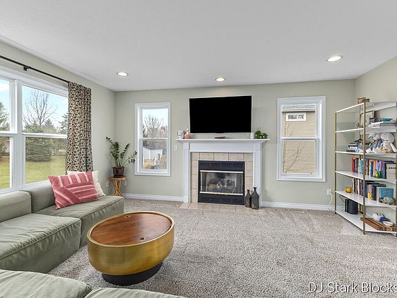 5th image of 69 Rogue River View Dr NE