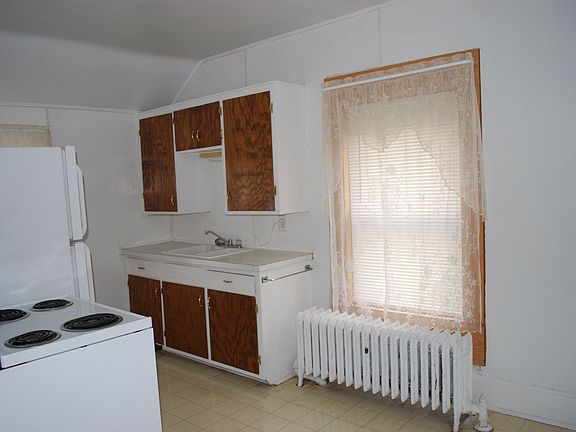 4th image of 922 Redwood Dr