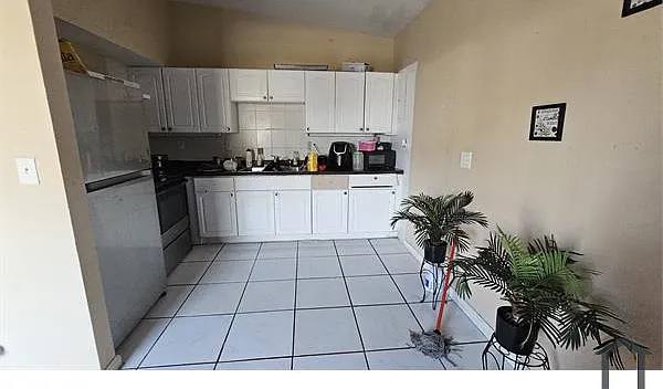 3250 NW 4th St — Photo 4